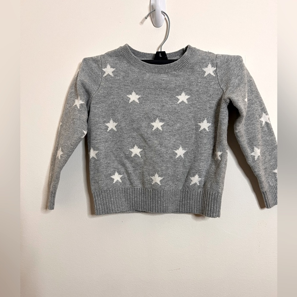 4/$25 Baby gap gender neutral size US 3 years, gray sweater with white starts.